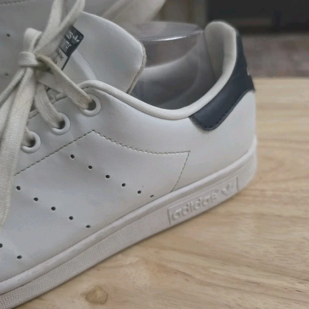 Adidas Men's Stan Smith Originals, Size 8 1/2  White/Navy Blue, FX5501